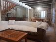 Skrivena Luka, Salon dans l’hébergement en type house, animaux acceptés et WiFi.