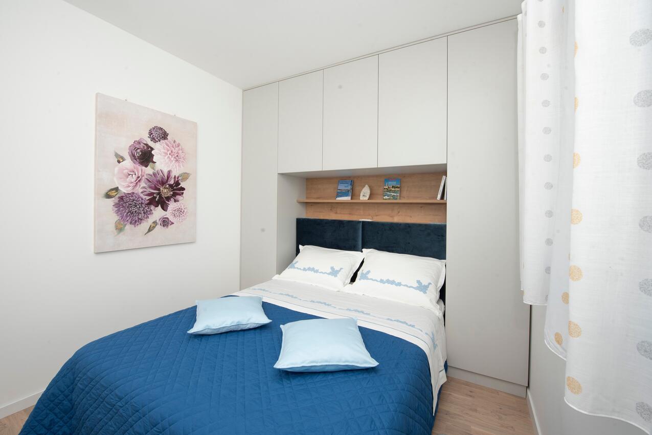 Apartmani s parkingom Trogir - 24060