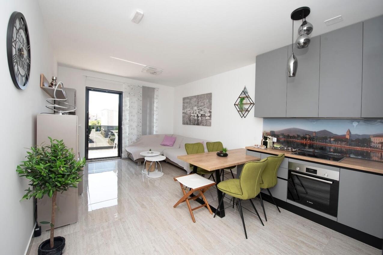 Apartmanok parkolóhellyel Trogir - 24060