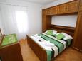 Makarska, Dormitorio 2 en alojamiento de tipo apartment, aire acondicionado disponible, se admiten mascotas y WiFi.