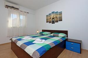 Two bedroom apartment Palit, Rab (A-24073-a(