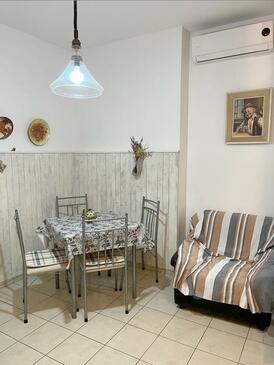 Selce, Comedor en alojamiento de tipo apartment, aire acondicionado disponible y WiFi.