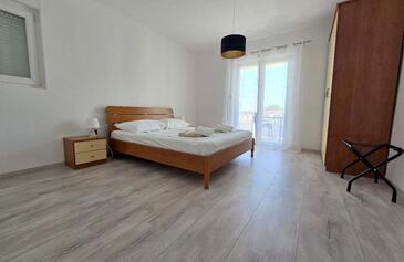 Leiligheter med parkering Barbat, Rab - 24096