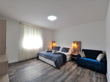 Leiligheter med parkering Zadar - 24099