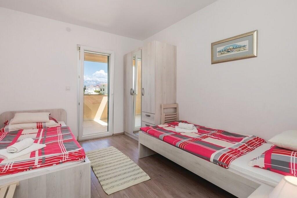 Apartmani s parkingom Povljana, Pag - 24101