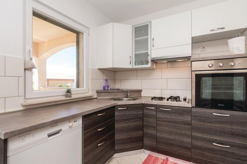 Apartmani s parkingom Povljana, Pag - 24101