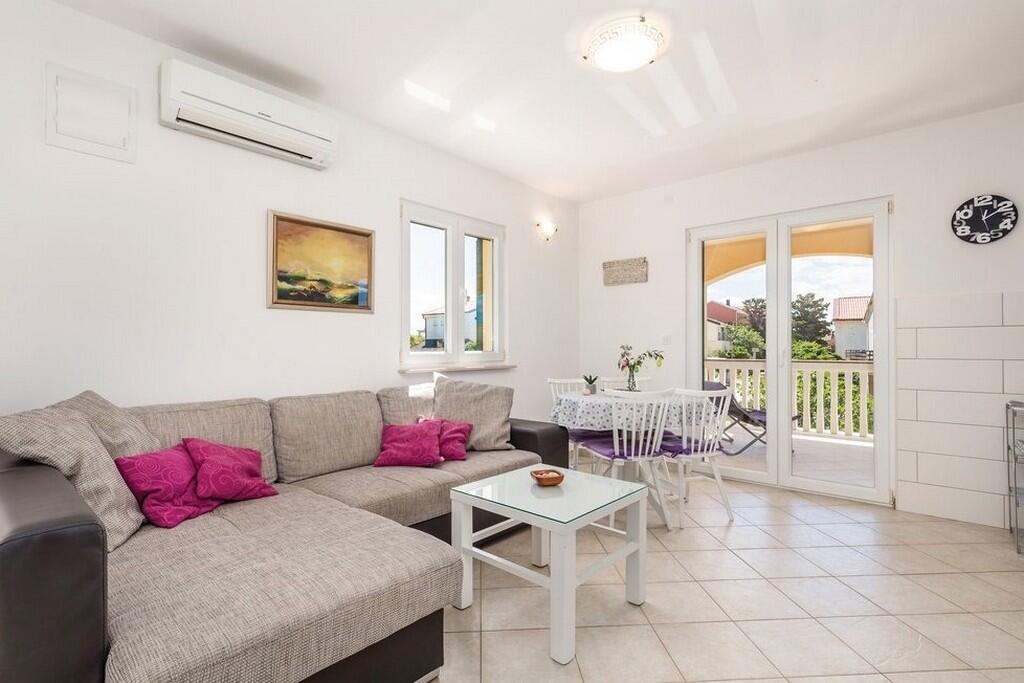 Apartmani s parkingom Povljana, Pag - 24101