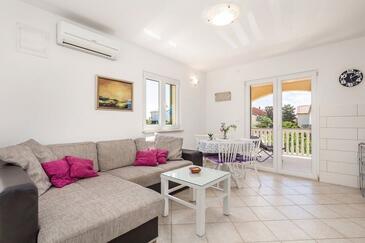 Povljana, Living room in the apartment, air condition available and WiFi.