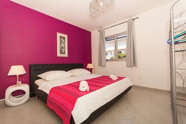 Appartamenti accanto al mare Trebocconi - Tribunj, Vodizze - Vodice - 24102