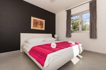 Apartments by the sea Tribunj, Vodice - 24102