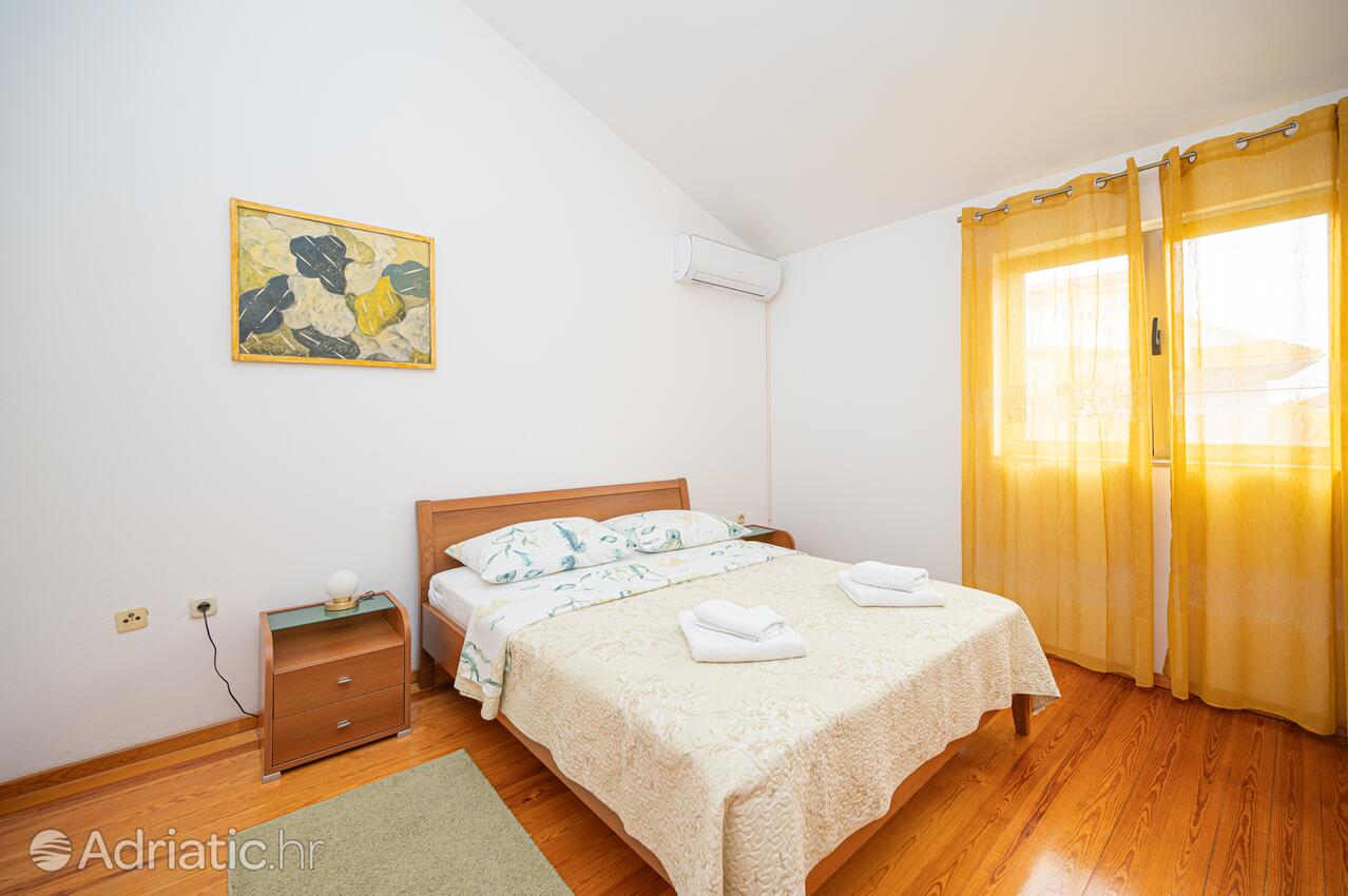 Ferienwohnungen mit Parkplatz Zadar - 24105