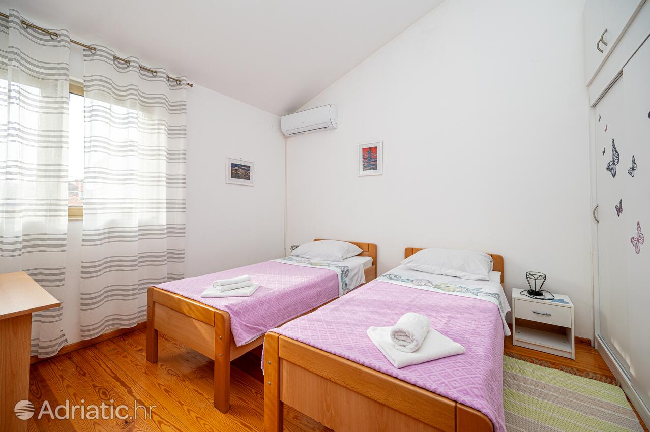 Ferienwohnungen mit Parkplatz Zadar - 24105