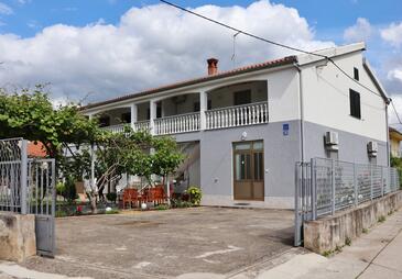 Zadar, Zadar, Hébergement 24105 - Appartement avec une plage de galets.