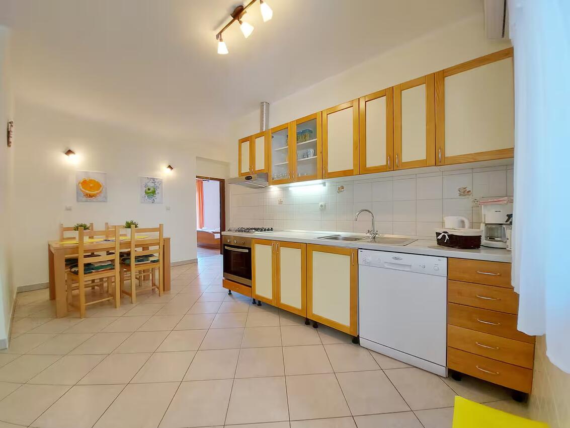Apartmani s parkingom Palit, Rab - 24108