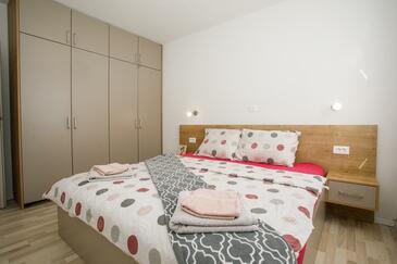 Ferienwohnungen mit Pool für Familien Vrsi - Mulo, Zadar - 24110