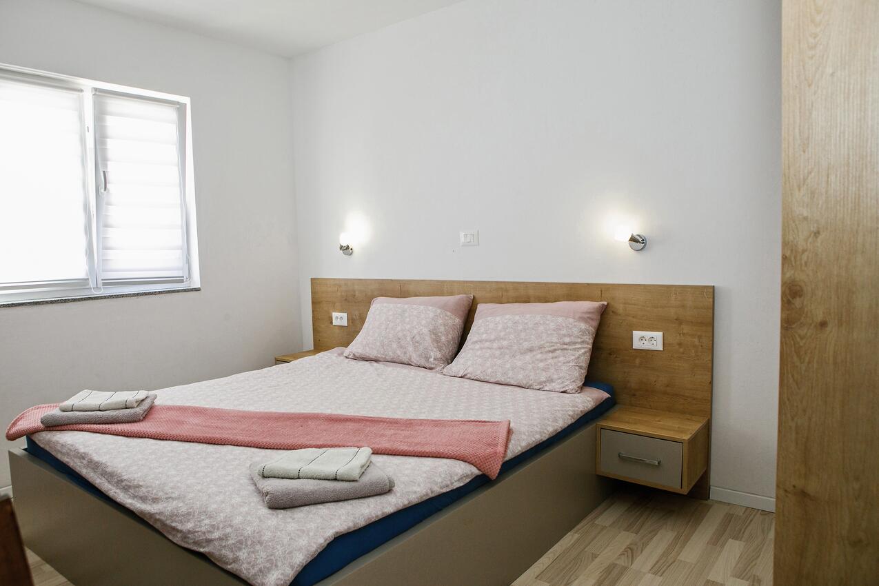 Ferienwohnungen mit Pool für Familien Vrsi - Mulo, Zadar - 24110