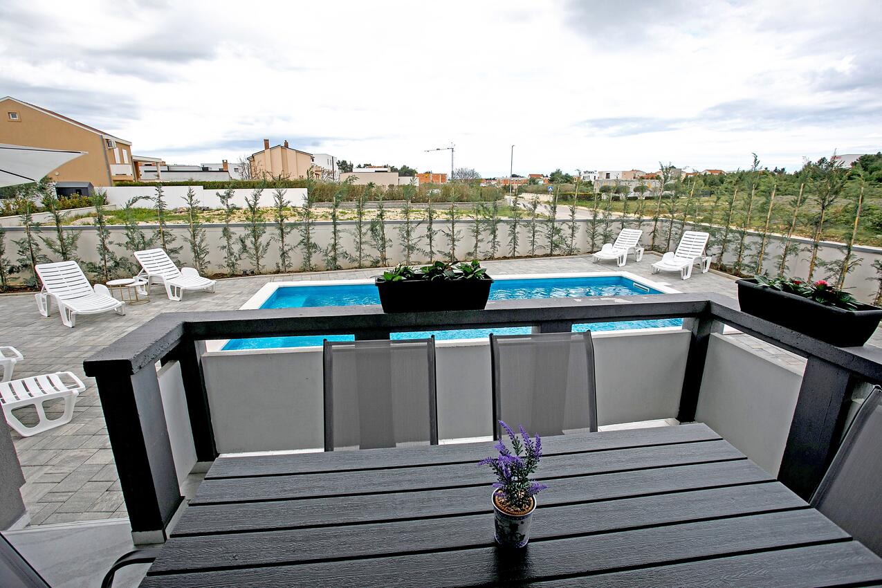 Ferienwohnungen mit Pool für Familien Vrsi - Mulo, Zadar - 24110