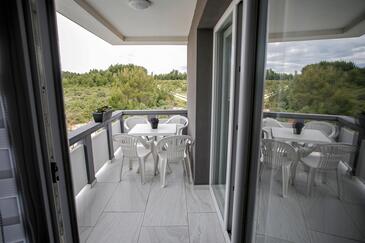 Family-friendly apartments with swimming pool Vrsi - Mulo, Zadar - 24110