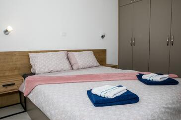 Family-friendly apartments with swimming pool Vrsi - Mulo, Zadar - 24110