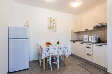 Apartmanok családok részére medencével Jurandvor, Krk - 24113