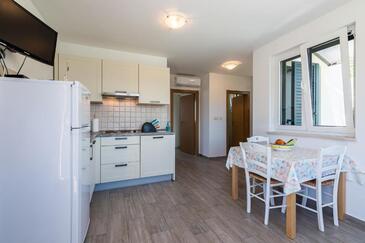 Appartamenti con piscina per famiglie Jurandvor, Veglia - Krk - 24113
