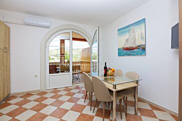 Šparadići, Comedor en alojamiento de tipo apartment, aire acondicionado disponible y WiFi.