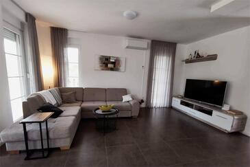 Poljica, Sala de estar en alojamiento de tipo house, aire acondicionado disponible y WiFi.