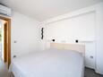 Novalja, Dormitorio en alojamiento de tipo apartment, aire acondicionado disponible y WiFi.