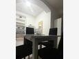 Makarska, Dining room in the studio-apartment, WiFi.