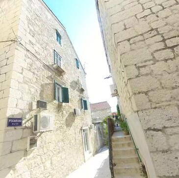 Makarska, Makarska, Property 24142 - Apartments by the sea with pebble beach.