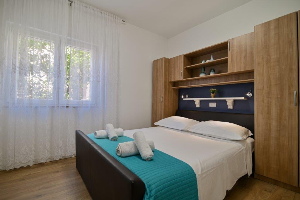 Apartmanok parkolóhellyel Trogir - 24144
