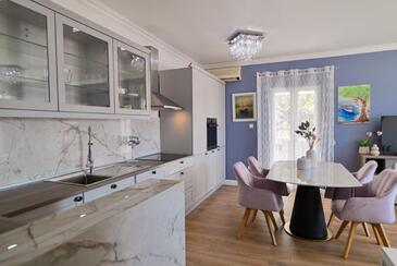 Apartmanok parkolóhellyel Trogir - 24144