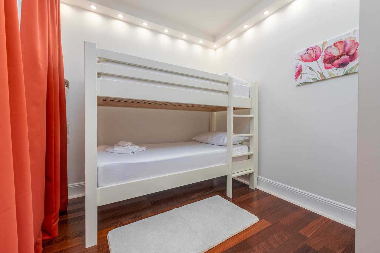 Apartments with swimming pools Novalja, Pag - 24151