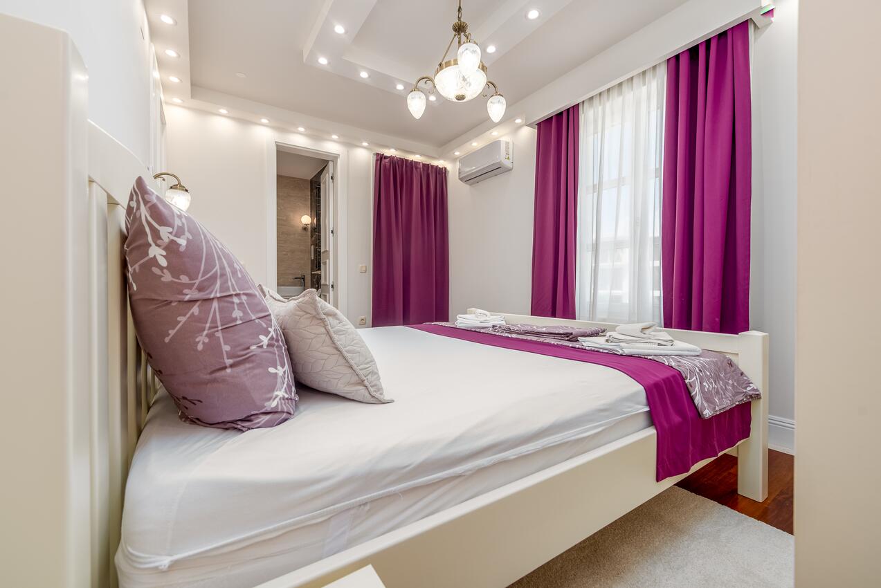 Apartments with swimming pools Novalja, Pag - 24151