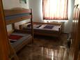Kaštel Štafilić, Soverom 2 i overnattingstype apartment, WiFi.