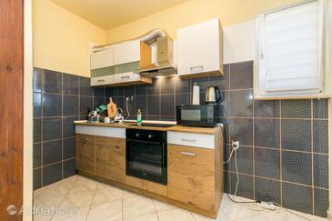 Lägenheter med parkering Kastel Stafilic, Kastela - 24155