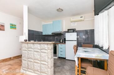 Appartamenti con parcheggio Kastel Stafilic, Castelli - Kaštela - 24155