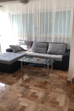 Kaštel Štafilić, Camera di soggiorno nell'alloggi del tipo apartment, condizionatore disponibile e WiFi.