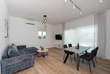Arbanija, Nappali szállásegység típusa apartment, légkondicionálás elérhető és WiFi .