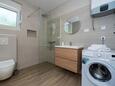 Arbanija, Salle de bain dans l’hébergement en type apartment, WiFi.