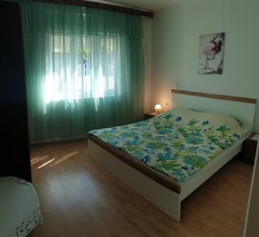 Apartments with parking space Novi Vinodolski - 2416