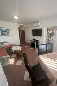 Biograd na Moru, Sala de estar en alojamiento de tipo apartment, aire acondicionado disponible y WiFi.