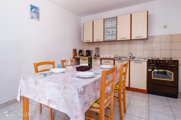Apartments with parking space Novi Vinodolski - 2417