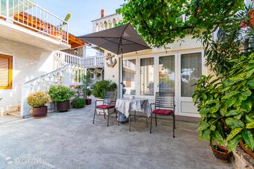 Apartmány s parkoviskom Novi Vinodolski - 2417