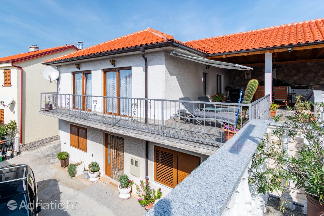 Apartmány s parkoviskom Novi Vinodolski - 2417