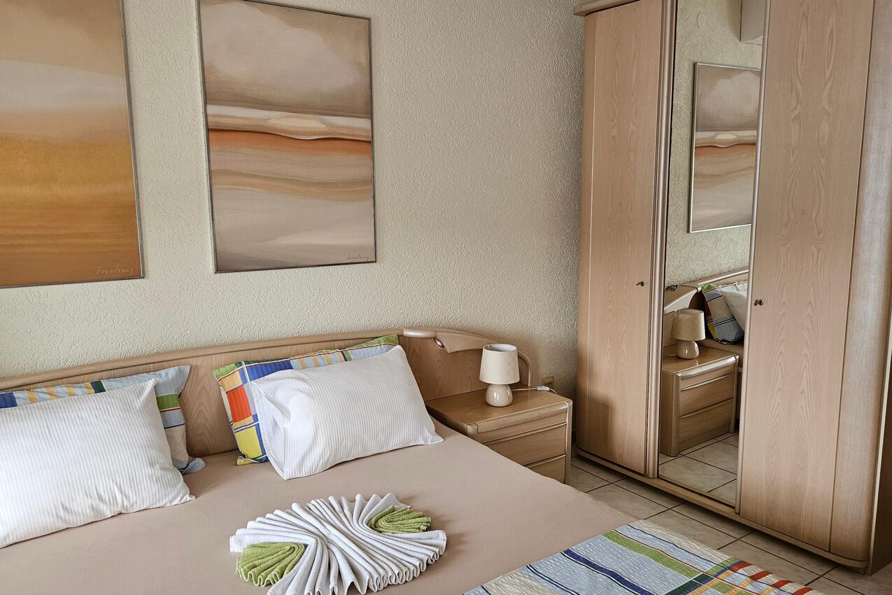 Apartamenty nad morzem z basenem Zatoka Pribinja, Hvar - 24171