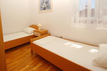 Appartamenti con parcheggio Baska, Veglia - Krk - 24175