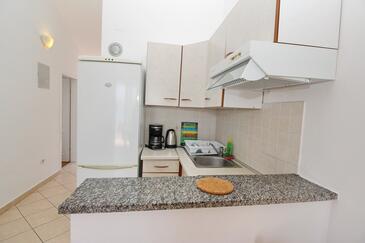 Leiligheter med parkering Baska, Krk - 24175