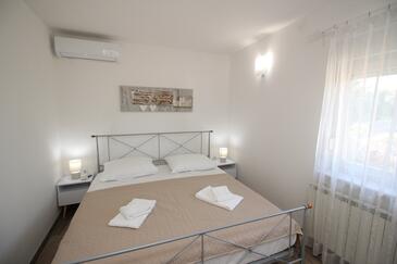 Apartmanok a tenger mellett Punat, Krk - 24183