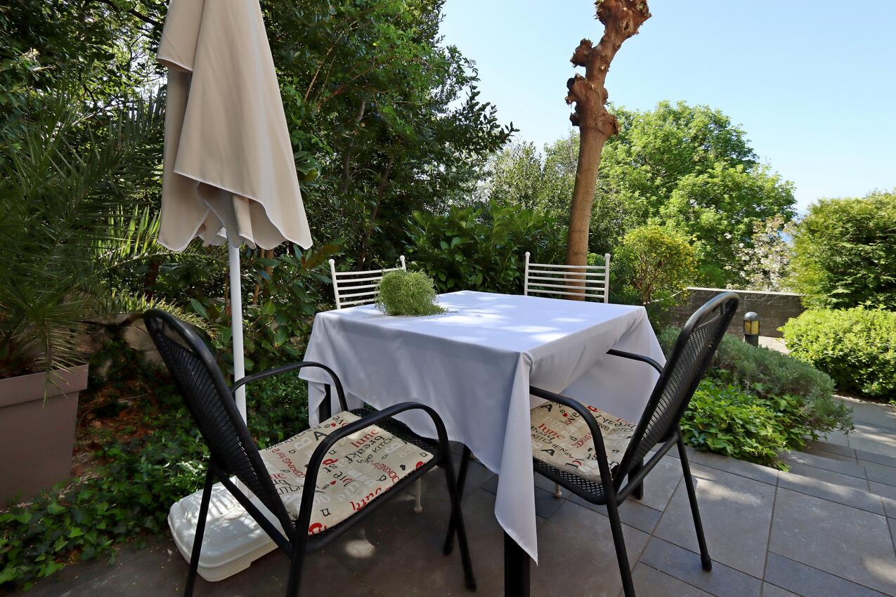 Apartamento para dos personas Kostrena (Rijeka) (A-24185-a)